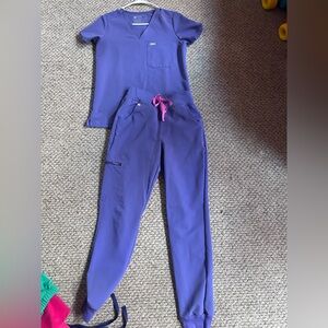 FIGS Amethyst scrub set